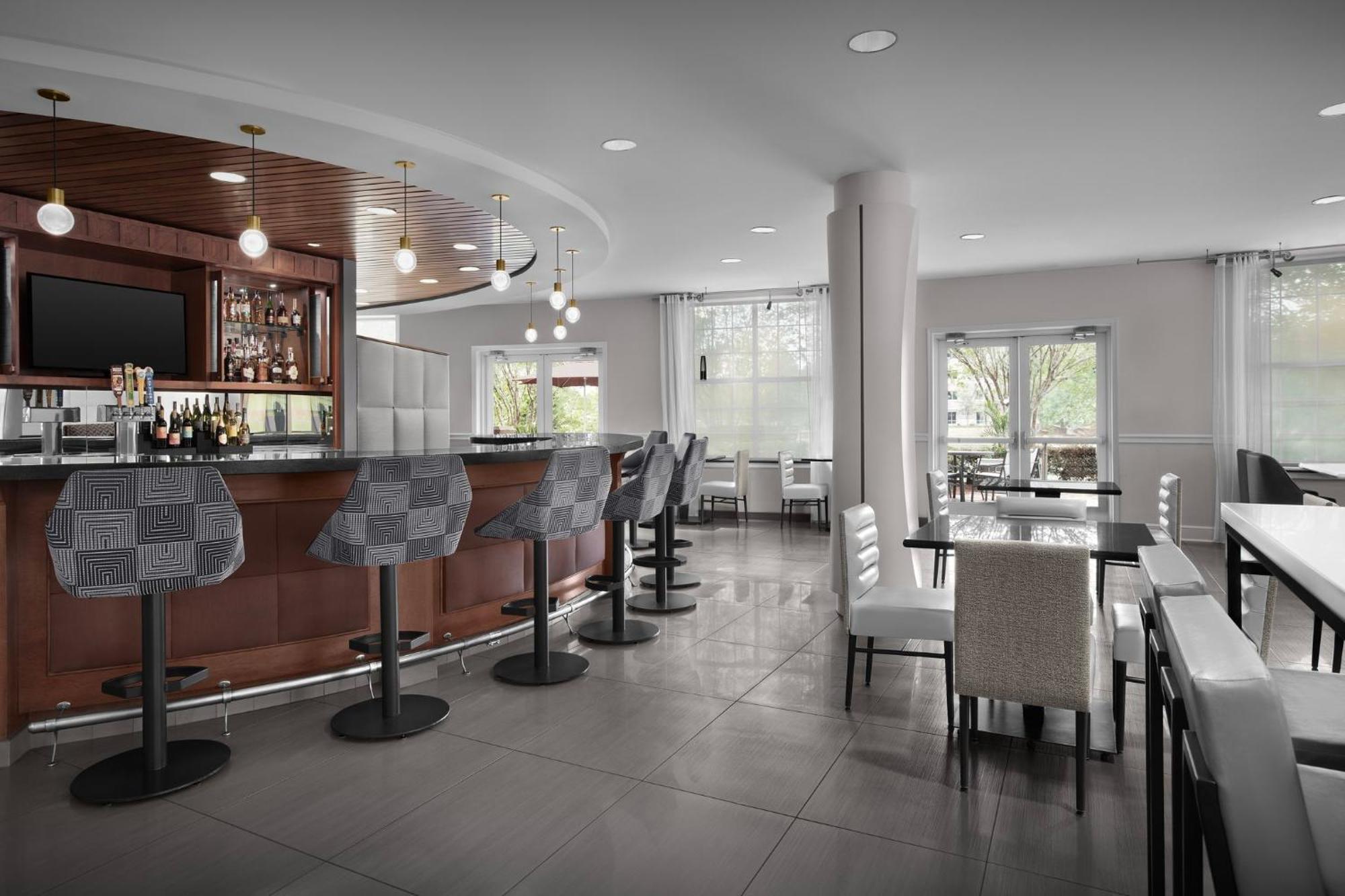 Hotel Indigo Jacksonville-Deerwood Park By Ihg Екстериор снимка